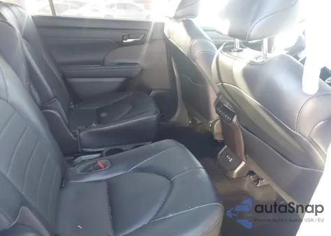 2022 Toyota Highlander Hybrid Xle z USA, uszkodzony, nr VIN 5TDGBRCH3NS548853